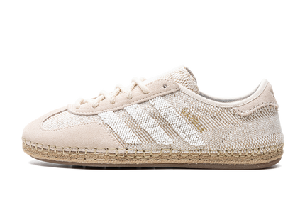 Adidas Gazelle schoenen van Mijn winkel in zwart leer met witte details, zichtbaar van de zijkant.
