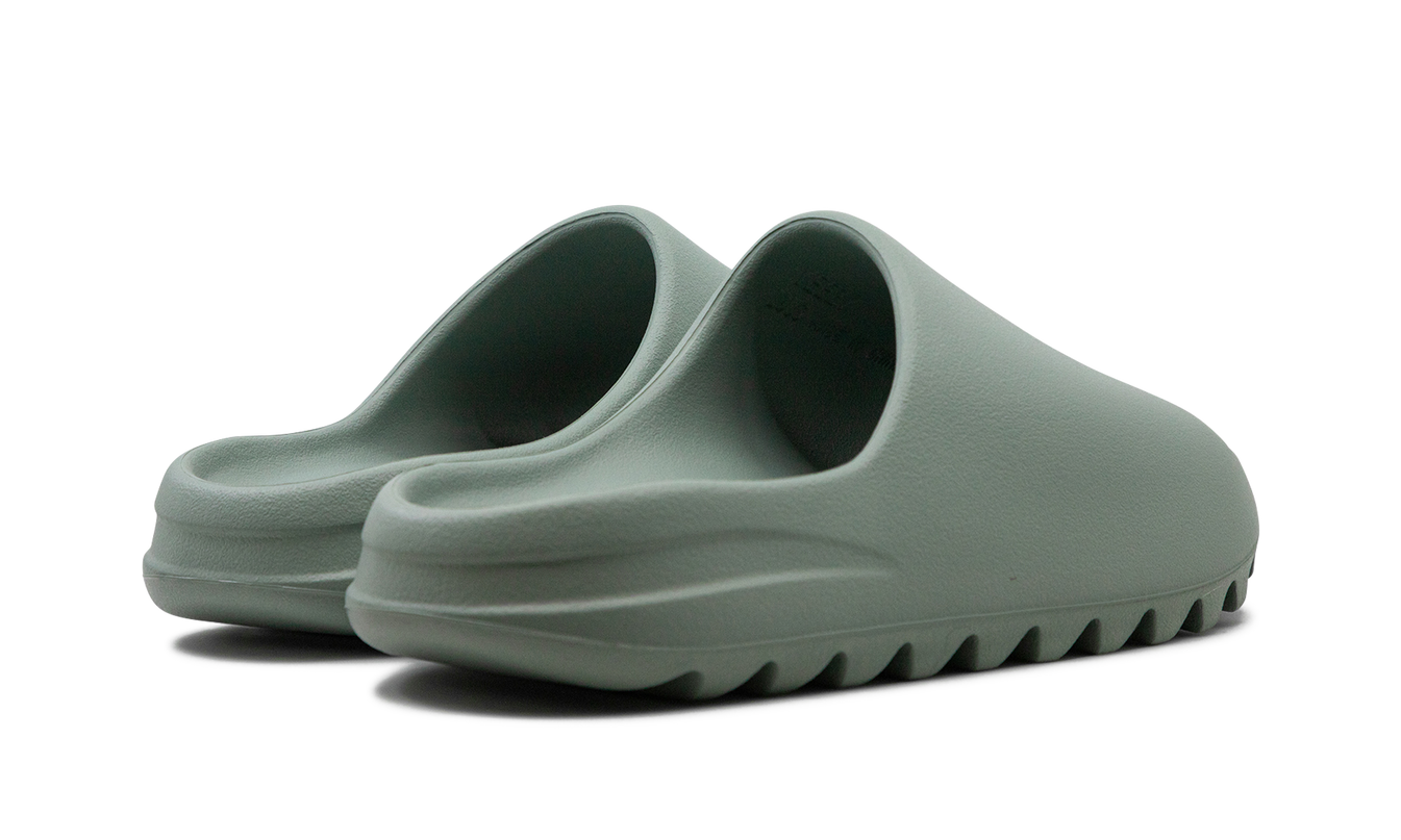 Zachte Yeezy Slide "Salt" schoenen in lichtbeige met comfortabele textuur en eenvoudige stijl.