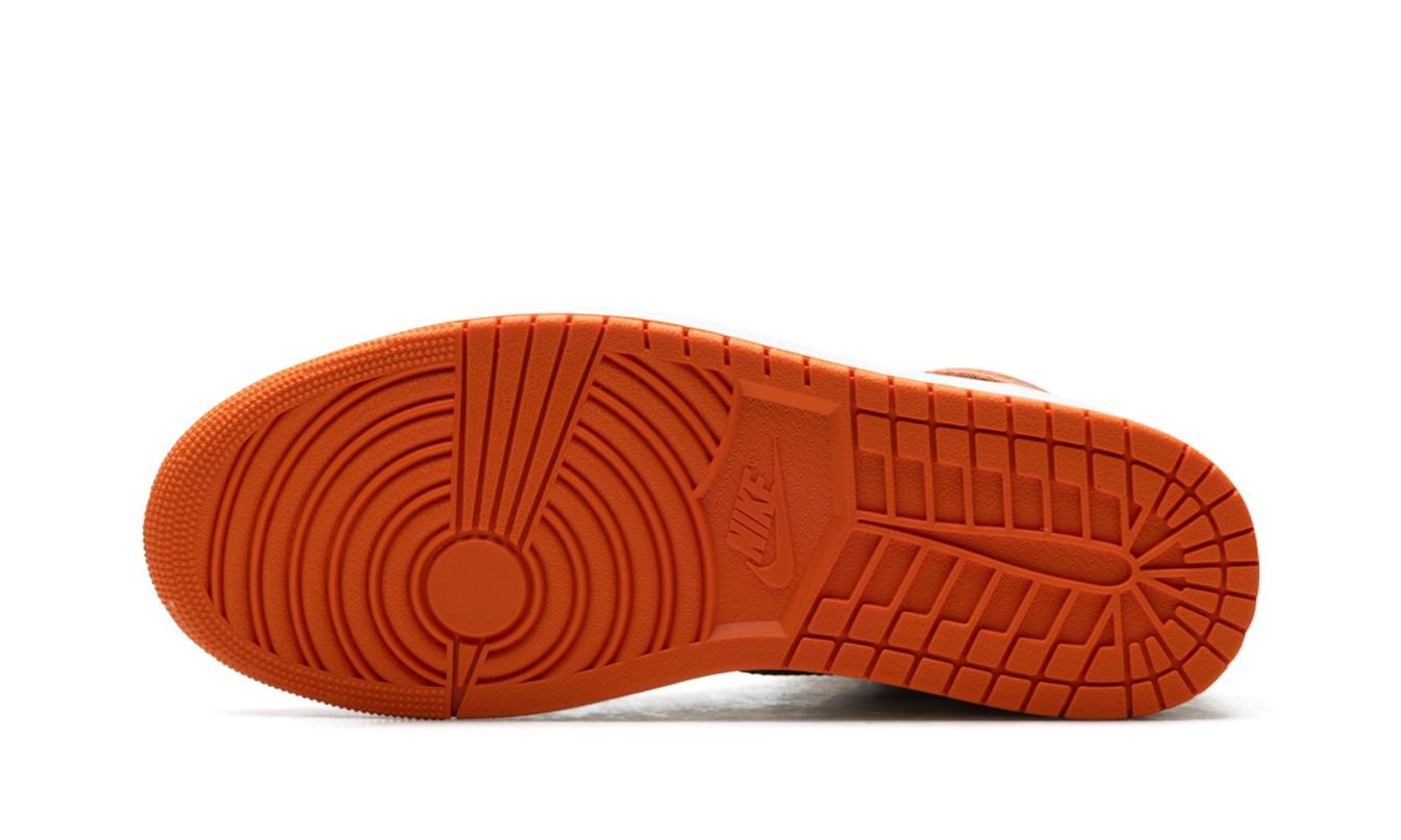 Air Jordan 1 High OG "Shattered Backboard" sneakers, oranje en zwart, met leren bovenwerk en witte zool, voor heren.