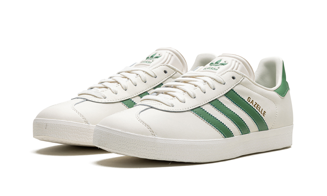 Groene Adidas Gazelle sneakers met off-white details, stevige schoenen voor casual en sportieve stijl