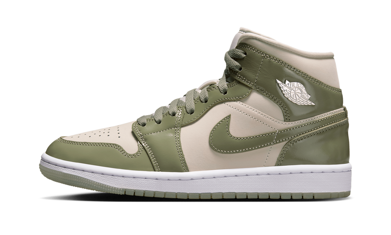Lichte groene Air Jordan 1 Mid SE WMNS sneakers met zijpanelen en witte zool, gemaakt door Mijn winkel.