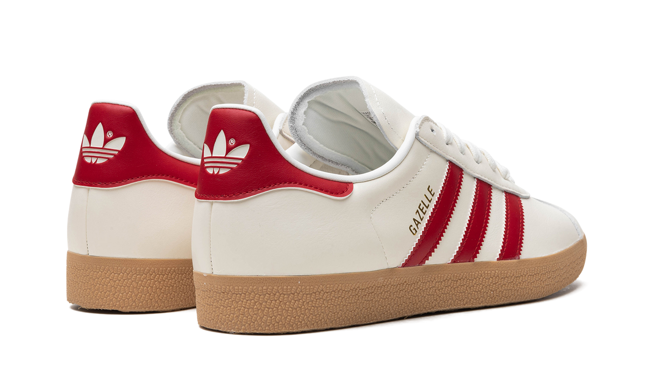 Adidas Gazelle Peru sneakers in beige en zwart, comfortabele schoenen met suède bovenkant en witte zool.