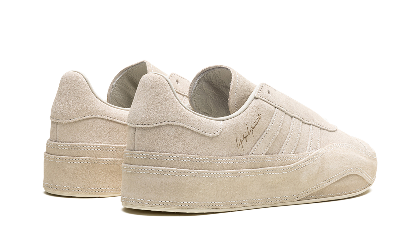Adidas Gazelle Y-3 schoenen in zwart met witte details, sportieve sneakers voor heren en dames, stijlvol en comfortabel