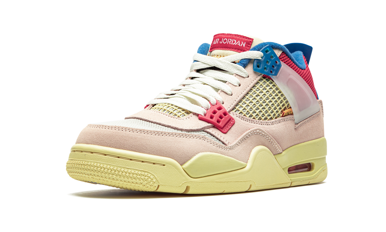 Sportieve Air Jordan 4 Retro SP schoenen in Guava Ice kleur, met zwart en witte details, van het merk Mijn winkel.