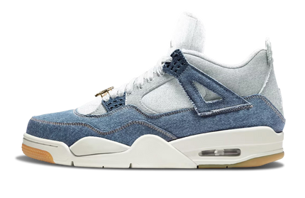 Sportieve dames Air Jordan 4 schoenen in denim en Worn Blue, met blauw suède en witte details, zichtbaar op de afbeelding.
