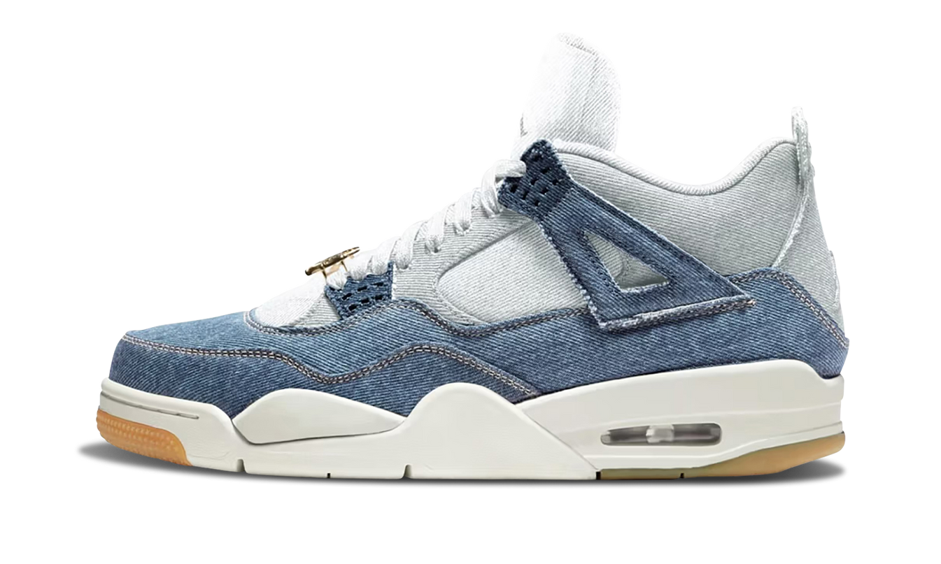 Sportieve dames Air Jordan 4 schoenen in denim en Worn Blue, met blauw suède en witte details, zichtbaar op de afbeelding.