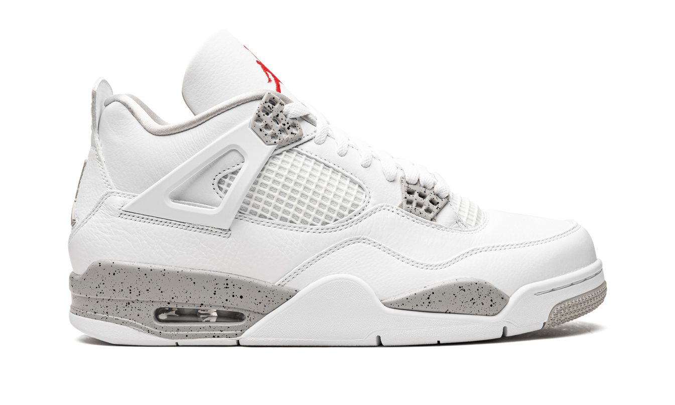 Witte Air Jordan 4 Retro sneakers met zwarte en grijze details, lichtgewicht en stijlvol voor casual draagstijl.