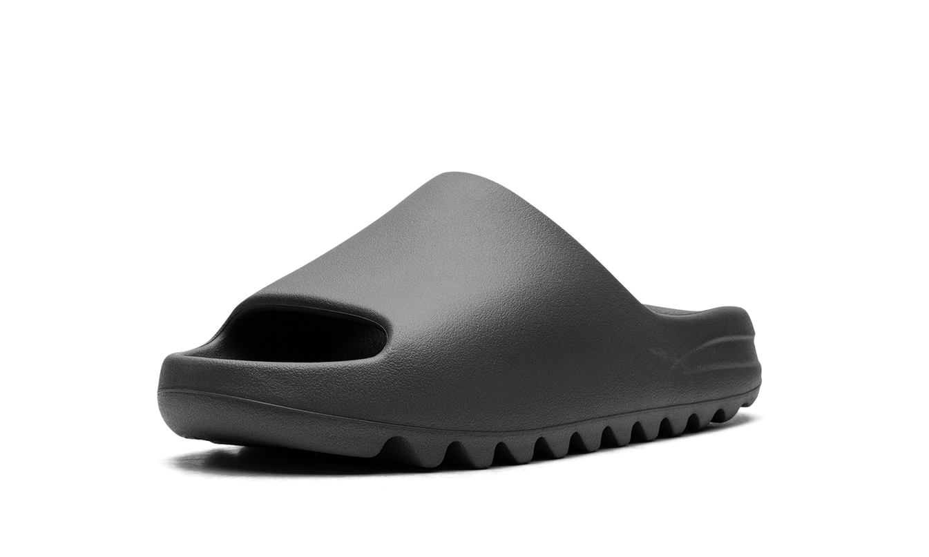 Witte Yeezy Slide "Granite" schoenen van Mijn winkel, comfortabel slip-on design met zachte zool en matte afwerking op de afbeelding