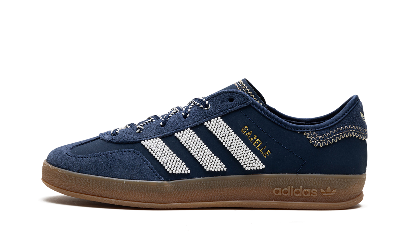 Adidas Gazelle schoenen in navy met CLOT branding, zwart leren upper en witte zool, sportieve sneakers voor heren en dames
