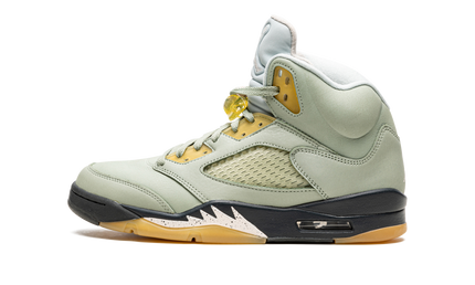 Sneakers Air Jordan 5 Retro "Jade Horizon" in groene en zwarte kleuren, zichtbaar op een witte achtergrond.
