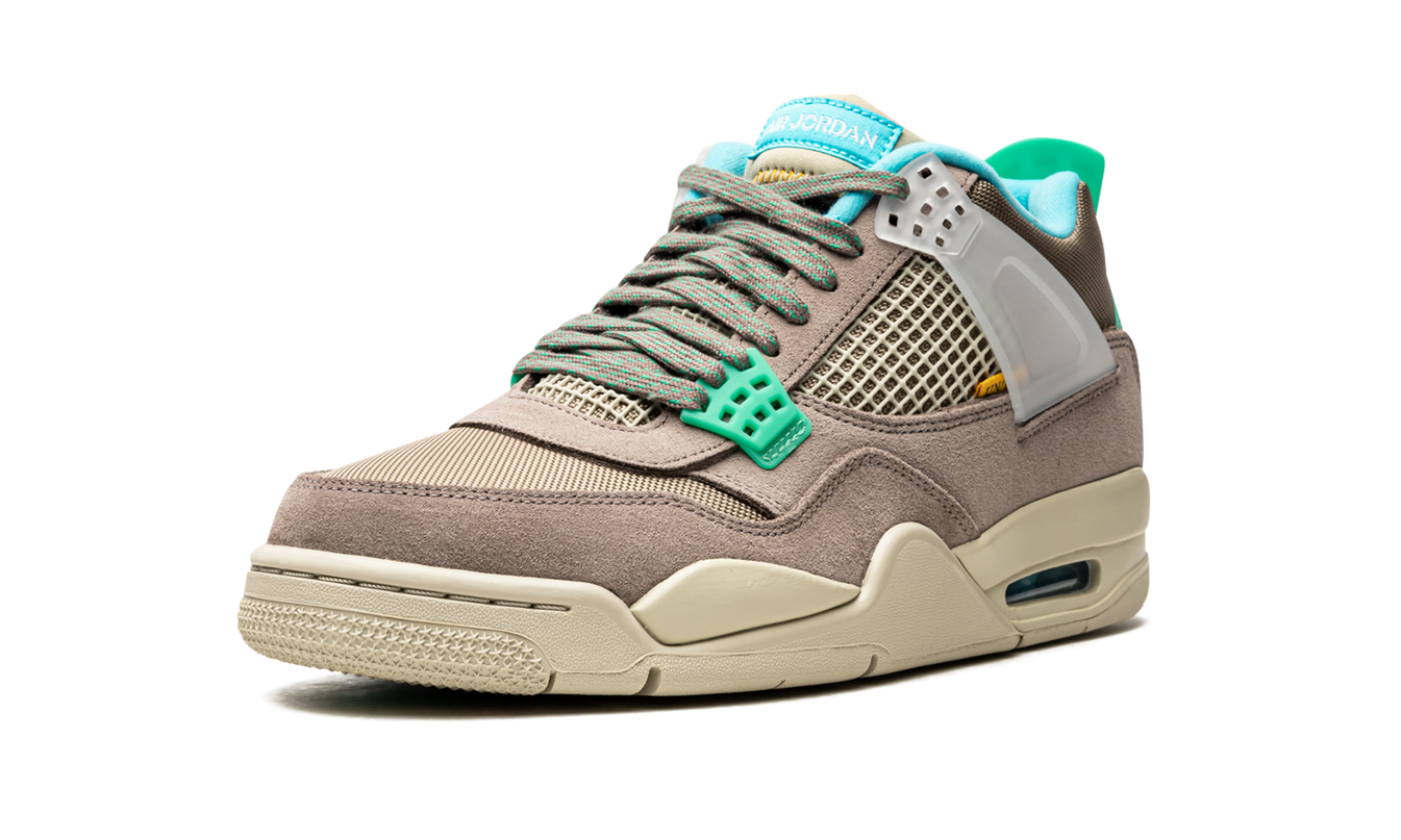 Taupe Haze Air Jordan 4 Retro SP schoenen met witte en grijze details, kenmerkend voor de 30e verjaardag van Union.