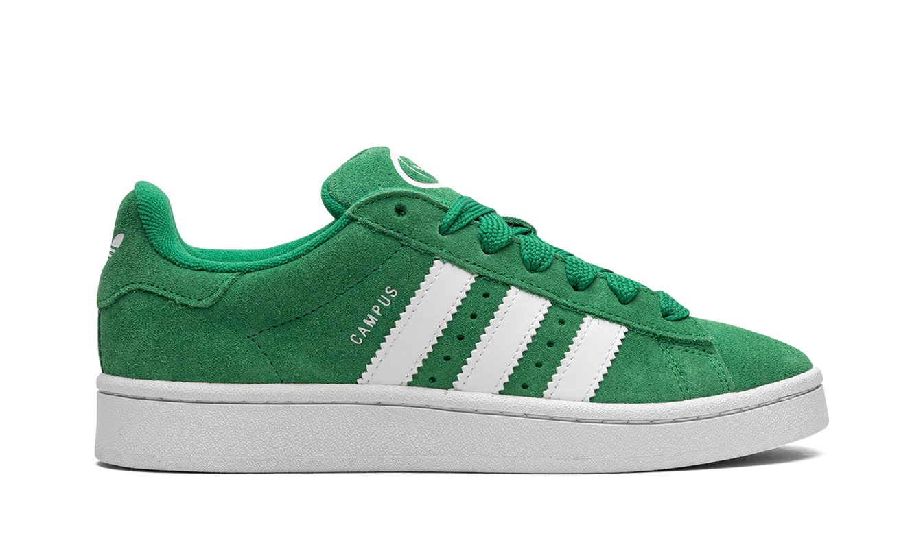 Groene en witte Adidas Campus 00S dames schoenen met witte details en sportieve uitstraling.