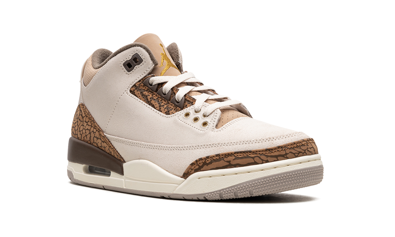 Witte en goudkleurige Air Jordan 3 sneakers "Palomino" met leren details en witte zool, ontworpen door Mijn winkel.