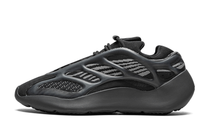 Zwarte Yeezy 700 V3 Dark Glow schoenen met glow-in-the-dark details en gestroomlijnd ontwerp van Mijn winkel