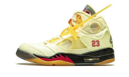 Lichte Air Jordan 5 Retro SP "Off-White - Sail" sneakers in wit en crème met kenmerkende details en ontwerp.