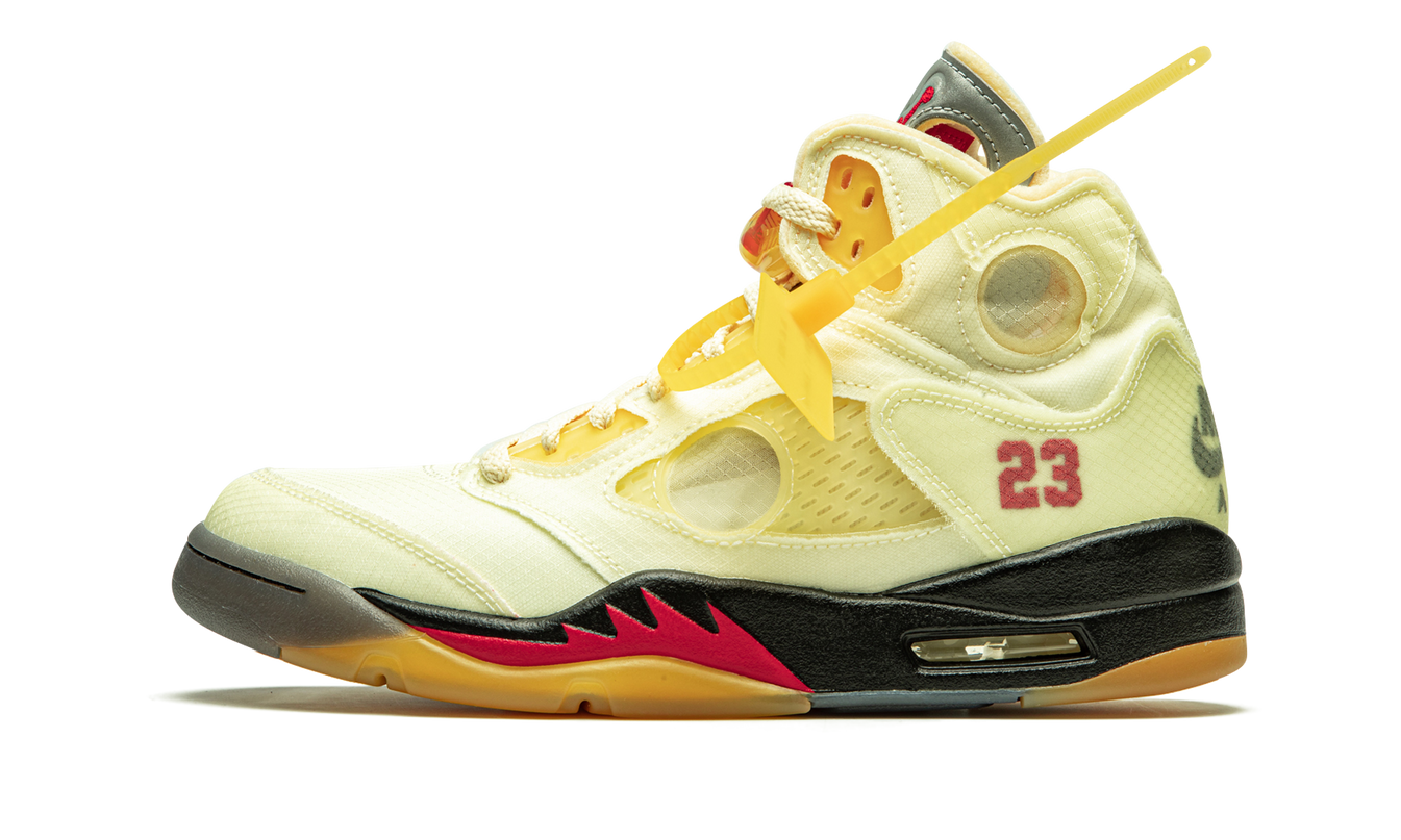 Lichte Air Jordan 5 Retro SP "Off-White - Sail" sneakers in wit en crème met kenmerkende details en ontwerp.