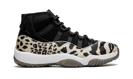 Dames Air Jordan 11 WMNS "Animal Instinct" schoenen met zwart en wit ontwerp en gedetailleerde diertjesprint.
