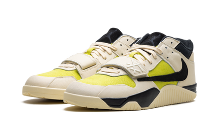 Nike Jumpman Jack TR schoenen in Bright Cactus kleur met Travis Scott ontwerp en sportieve details, geschikt voor training en casual.