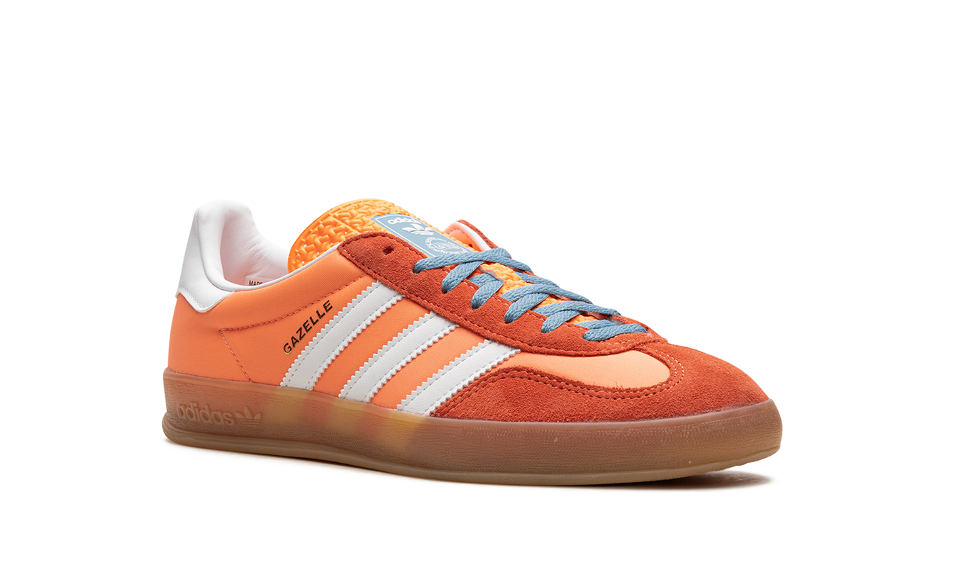 Adidas Gazelle Indoor schoenen in Beam Orange, oranje sportschoenen voor binnengebruik, met witte accenten en sportieve uitstraling