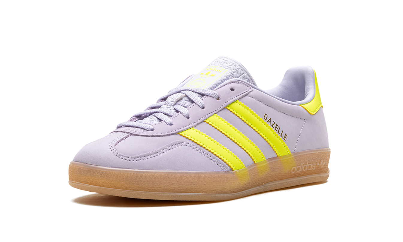 Silver Dawn Adidas Gazelle Indoor damesschoenen met witte en zilveren details, comfortabel en stijlvol voor binnengebruik