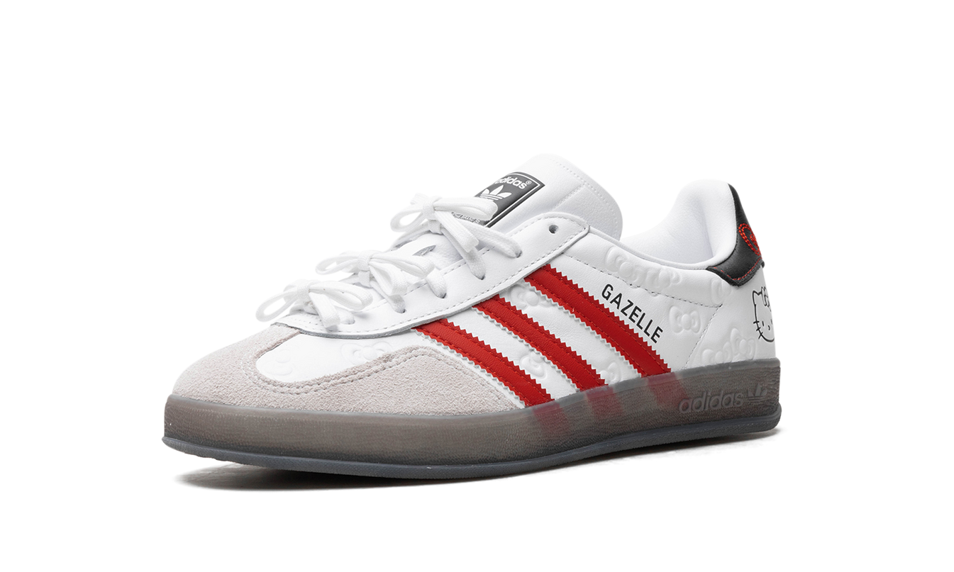 Witte Adidas Gazelle Indoor dames schoenen met Hello Kitty 50e verjaardag design, sportieve en stijlvolle sneakers.