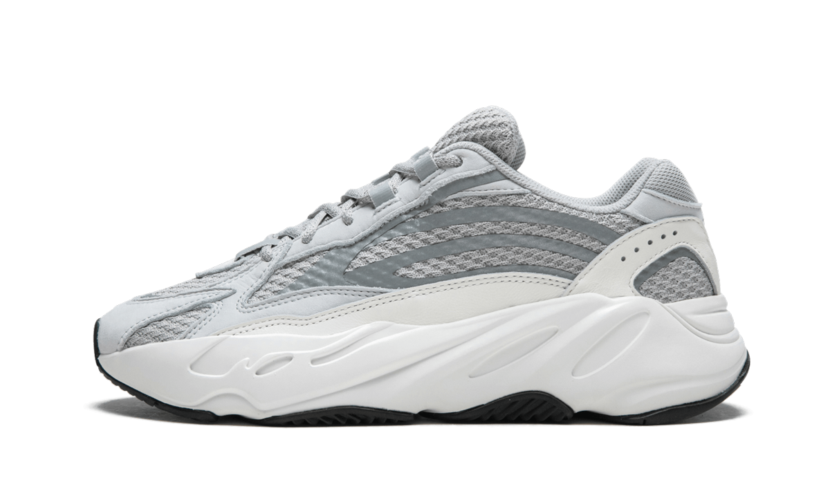 Witte Yeezy Boost 700 V2 "Static" sneakers met gekleurde details en dikke zool, zichtbaar op een schoenenafbeelding