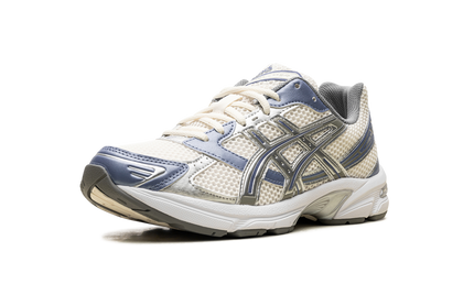 Dames sneakers van Asics Gel 1130 in cream en blueberry kleur, comfortabele loop- en sportschoenen.