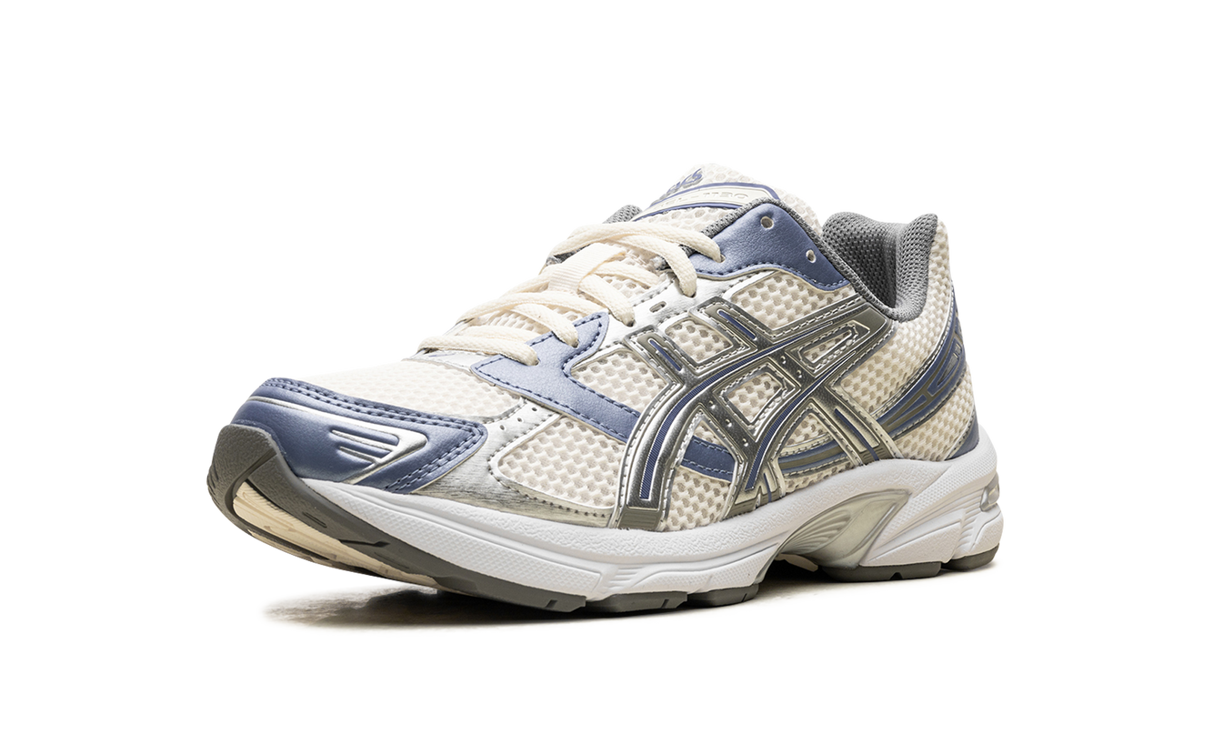 Dames sneakers van Asics Gel 1130 in cream en blueberry kleur, comfortabele loop- en sportschoenen.