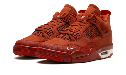 Air Jordan 4 OG schoenen in zwart en rood met collage-ontwerp en Nike Air merkdetails, ontworpen door Nigel Sylvester.