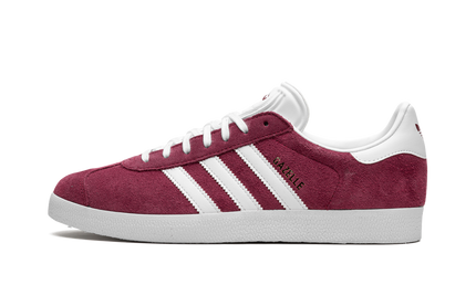 Adidas Gazelle schoenen in bordeauxrood en wit, lage sneakers voor heren met leren bovenwerk en witte zool.