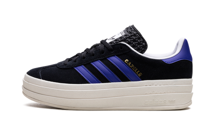 Damesschoenen Adidas Gazelle BOLD in zwart en lichtblauw, duidelijk zichtbaar met leren bovenwerk en witte zool.