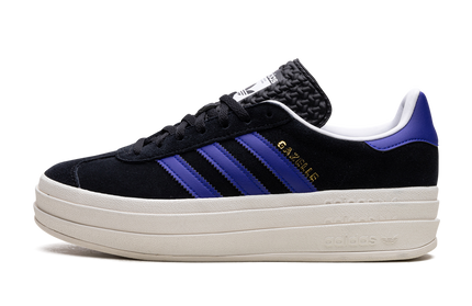 Damesschoenen Adidas Gazelle BOLD in zwart en lichtblauw, duidelijk zichtbaar met leren bovenwerk en witte zool.