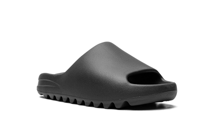 Zwarte Yeezy Slide "Onyx" 2022/2023 sneakers door Mijn winkel, slippers met minimalistisch design en comfortabele pasvorm.