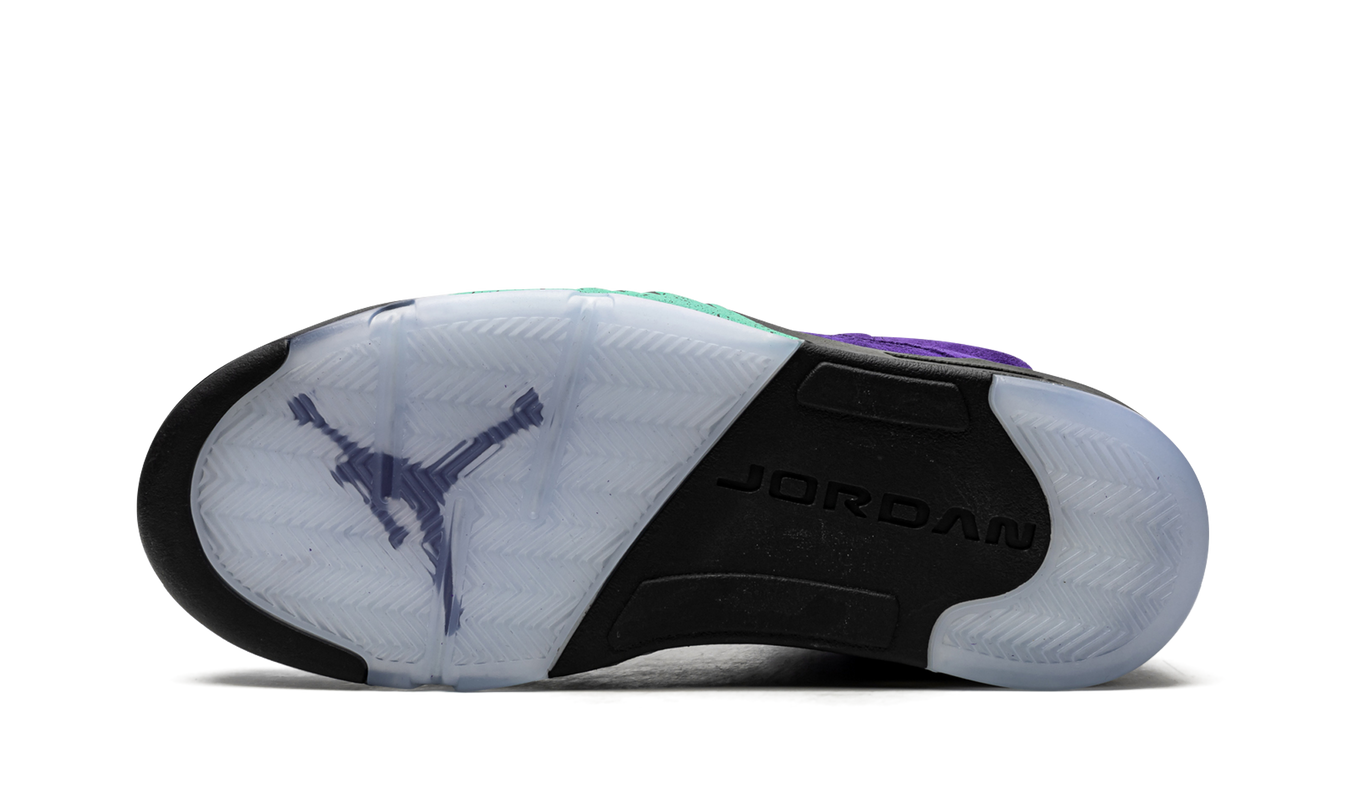 Zwarte en paarse Air Jordan 5 Retro schoenen met witte accenten en doorzichtige zool, ontworpen door Mijn winkel.
