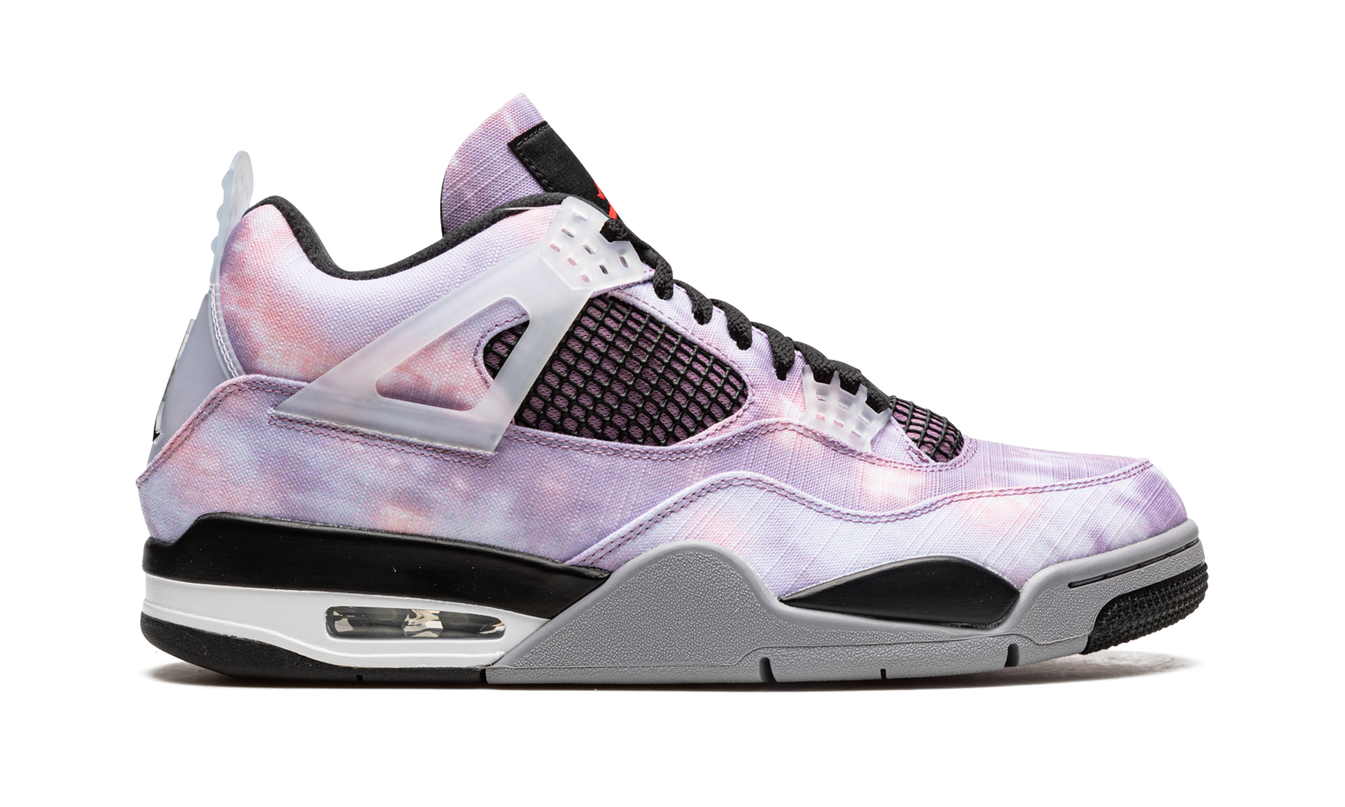 Lucht Jordan 4 Retro Zen Master sneakers in zwart en wit met blauwe accenten, zichtbaar in de afbeelding.