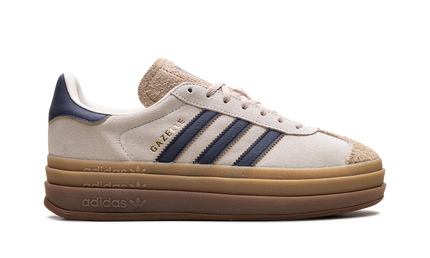 Damesschoenen Adidas Gazelle Bold in Cream Night Indigo met suède bovenwerk en witte zool, stijlvolle sneakers voor dagelijks gebruik.