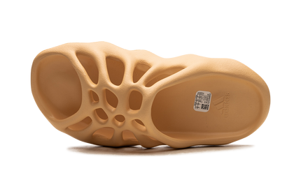 Witte Yeezy 450 slides van Mijn winkel, comfortabele schoenen met een minimalistisch ontwerp en zachte zool.