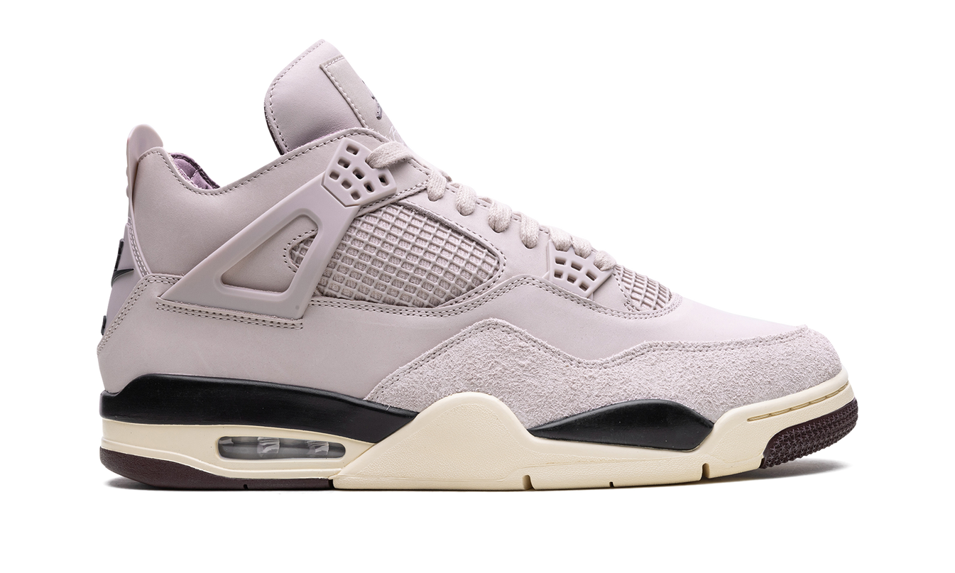 Air Jordan 4 WMNS schoenen van Mijn winkel, zwart met zachte details en stijlvolle ontwerp, zichtbaar in de afbeelding.