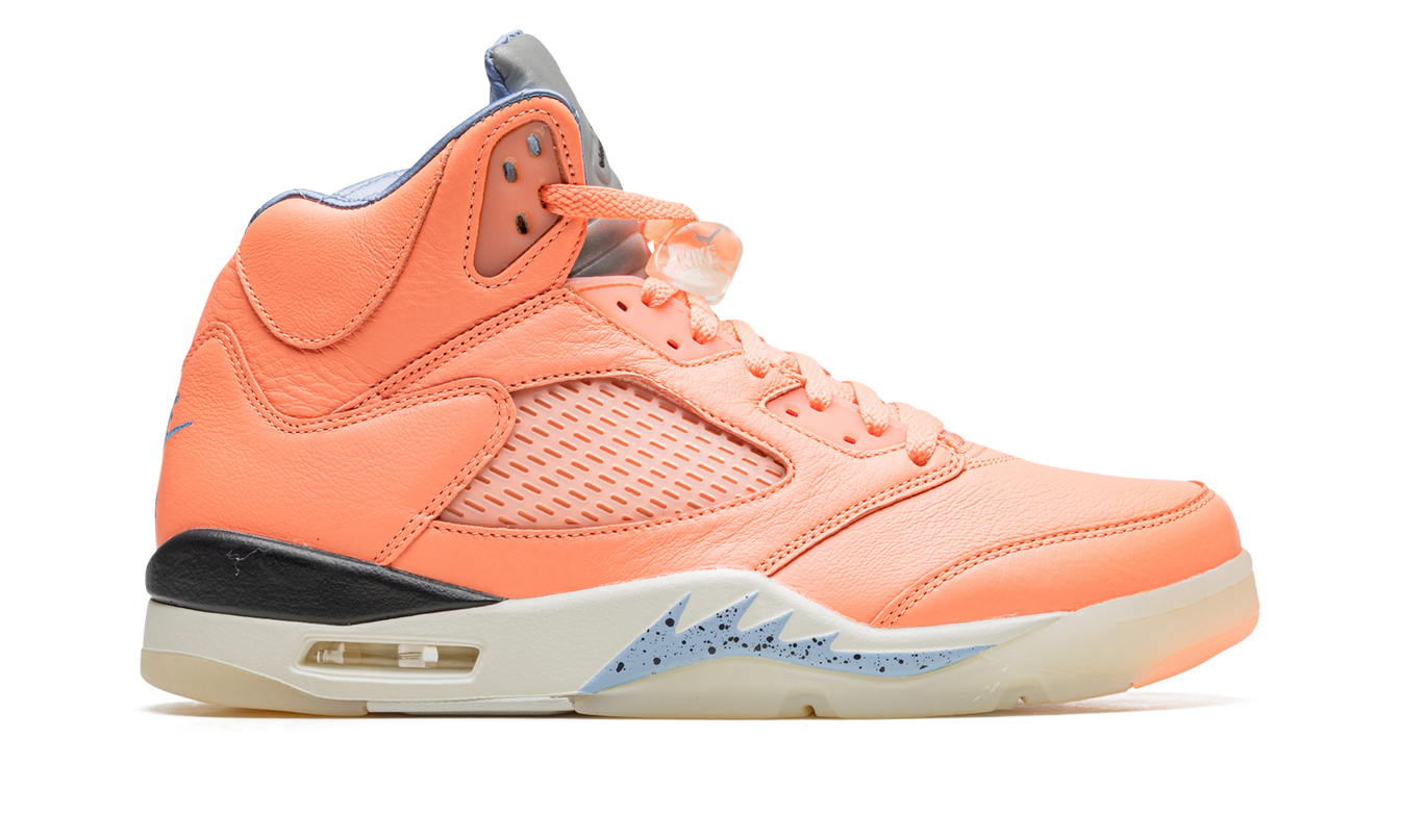 Air Jordan 5 Retro "DJ Khaled - Crimson Bliss" schoenen met rode en zwarte details en witte zool, zichtbaar op de afbeelding