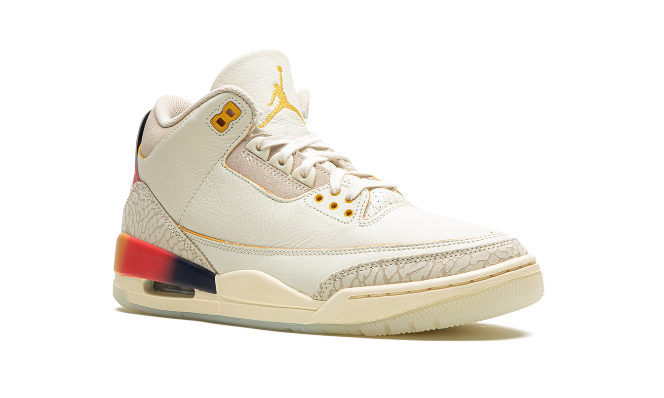 Witte en groene Air Jordan 3 SP J Balvin sneakers met opvallend ontwerp en leren details, gedragen door een persoon in een sportieve setting.