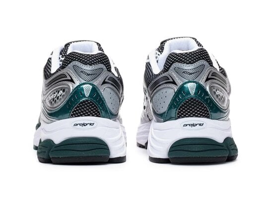 Sneakers van Saucony ProGrid Omni 9 in wit en groen, met witte zool en groen details, voor heren.