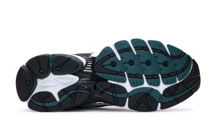 Sneakers Saucony ProGrid Omni 9 in wit en groen, CAPE EXCLUSIVES, met ondersteunend ontwerp en ademend mesh bovenwerk.