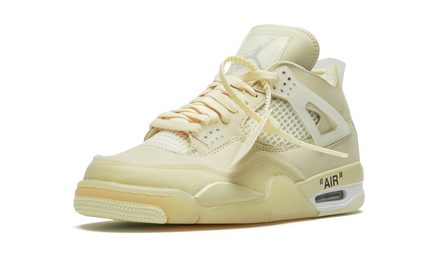 Witte Air Jordan 4 Retro SP WMNS sneakers met Off-White stijl, zichtbaar op een witte achtergrond.