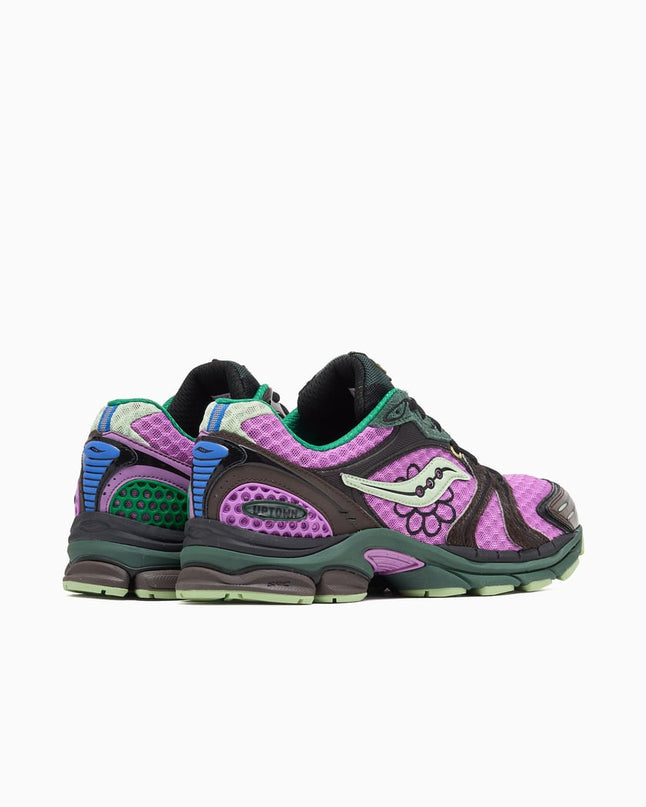 Sneakers van CAPE EXCLUSIVES, Saucony ProGrid Triumph 4 Jae Tips bloemenprint, comfortabele sportschoenen met kleurrijk ontwerp.