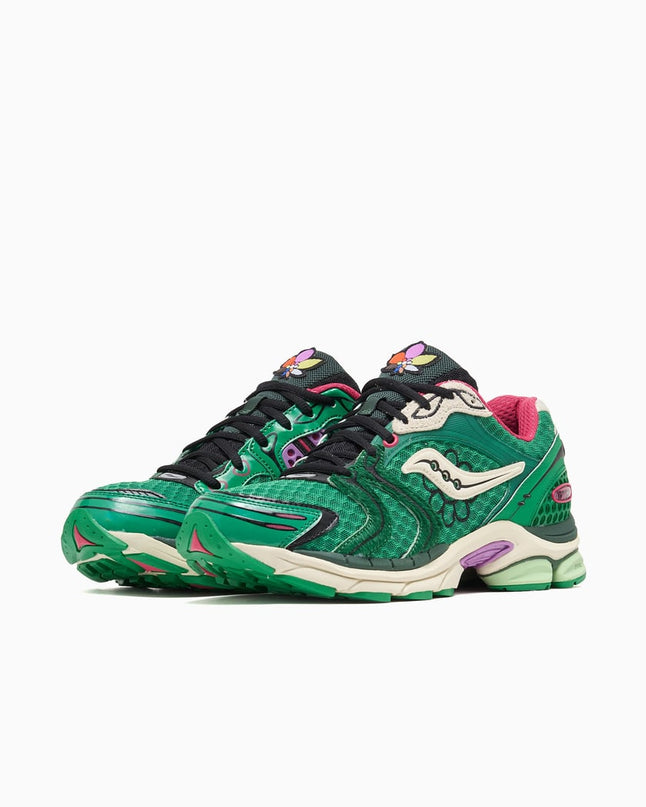 Sneakers van Saucony ProGrid Triumph 4 met bloemendessin in Sugar Maple, ontworpen door CAPE EXCLUSIVES.