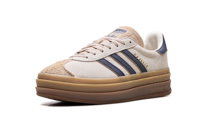 Damesschoenen Adidas Gazelle Bold in Cream Night Indigo, sportieve sneakers met klassieke stijl en rijke kleurdetails.