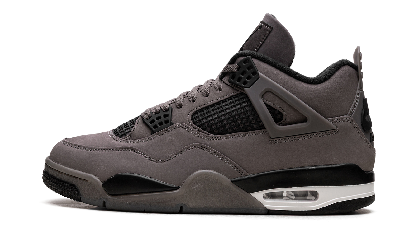Sneakers Air Jordan 4 "Cave Stone" van Mijn winkel, close-up van het grijze en witte leren schoen met details.