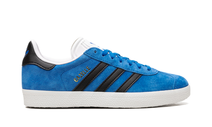Blauwe Adidas Gazelle schoenen met witte zool en merklogo, ontworpen voor casual en sportieve stijl.