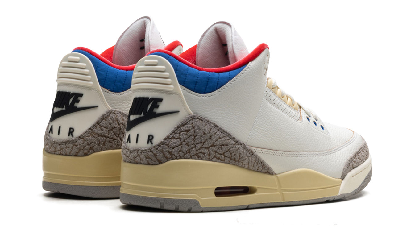 Zwarte Air Jordan 3 sneakers met witte en rode accenten, zichtbaar in een close-up foto van de schoenen.