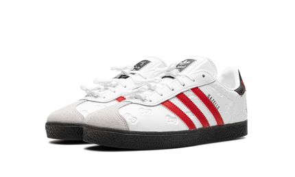 Dames Adidas Gazelle GS schoenen met Hello Kitty ontwerp, blauwe en roze details, lage sneakers, sportieve en stijlvolle schoenen